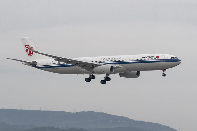 Airbus A330-343E B-8689 Air China