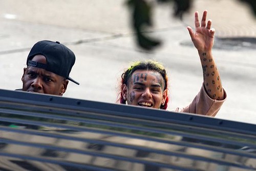 Tekashi 6ix9ine Is Confident Gun Found During Home Raid Won’t Stick: Report | by tessyinfohub