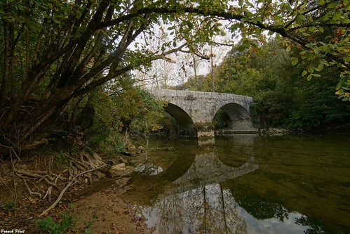 Vieux pont au dessus du Lison by francky25, problème sur Flickr 
je ne peux laisser de commentaires sur vos photos 
Merci de votre compréhension