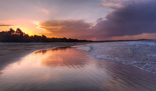 noosa heads beach sunset water waves reflection australia queensland samsung galaxy sky cloud serene dusk people sea spi spit fav10 fav20