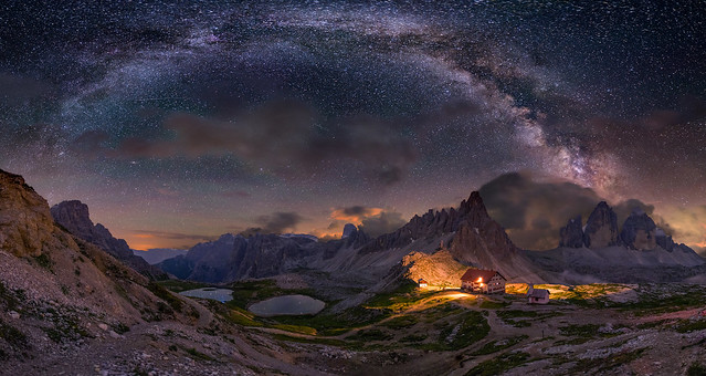 Milchstraßen Panorama über den Drei Zinnen