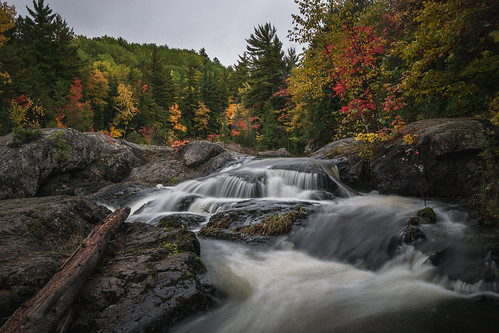 sony a6000 sigma 16mm 14 fall autumn foliage colors nature photography adventure dead river michigan marquette colorful red orange green long exposure longexpo water falls waterfall waterfalls peak