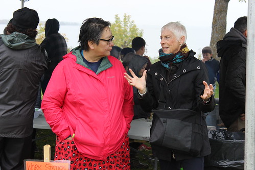 <p>Wabigoon First Nation's Donna Chief and George Brown College's Sandra Jackson talk at Fall Harvest</p>