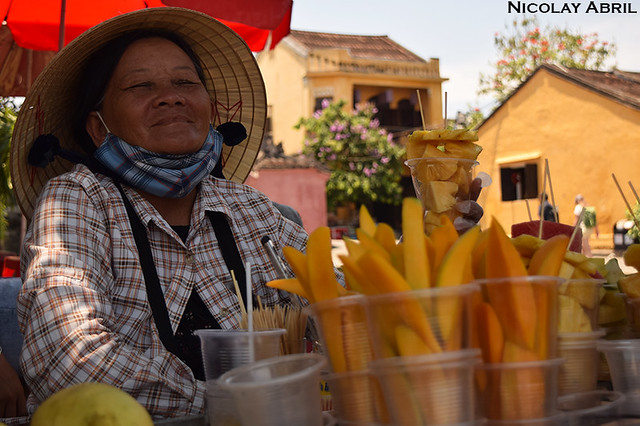 Vietnamese woman selling mangoes