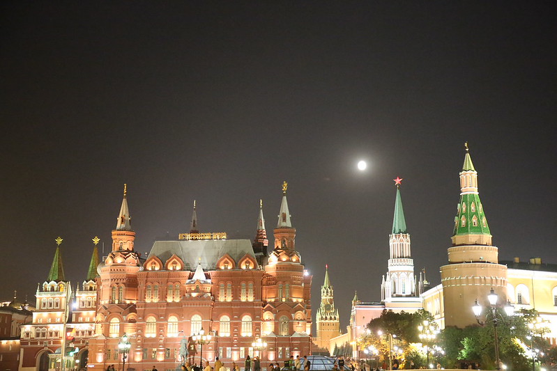 Ukraine phóng 400 drone vào Moscow, Nga tăng tên lửa đạn đạo