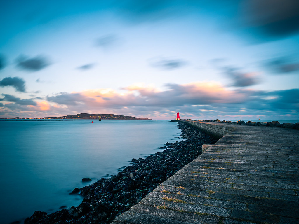Poolbeg lighthouse at sunset - Dublin, Ireland - Seascape photography