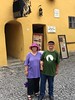 Erika und Manfred vor dem angeblichen Geburtshaus von Dracula in Schäßburg