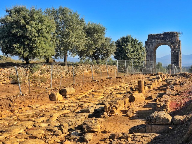 Vía de la Plata a su paso por la ciudad romana de Cáparra (Tierras de Granadilla, Cáceres)