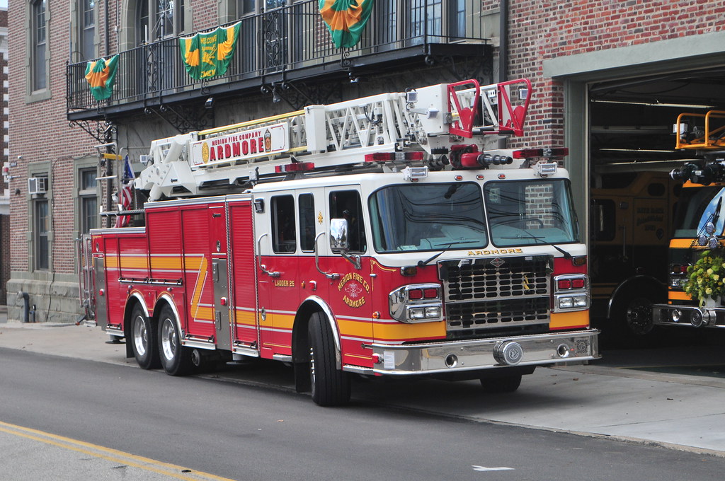Merion Fire Company of Ardmore Ladder 25