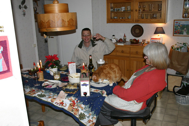 Family dinner at Christmas day. Svanspervot is invited.