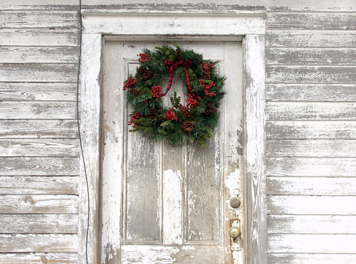 wreath | Christmas wreath against faded wooden door, side st… | Flickr