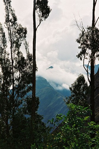 Valley along the Inca Trail | by Simon Cast