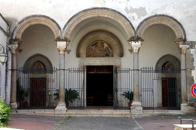 Carinola - Cattedrale - Facciata - Particolare portico
