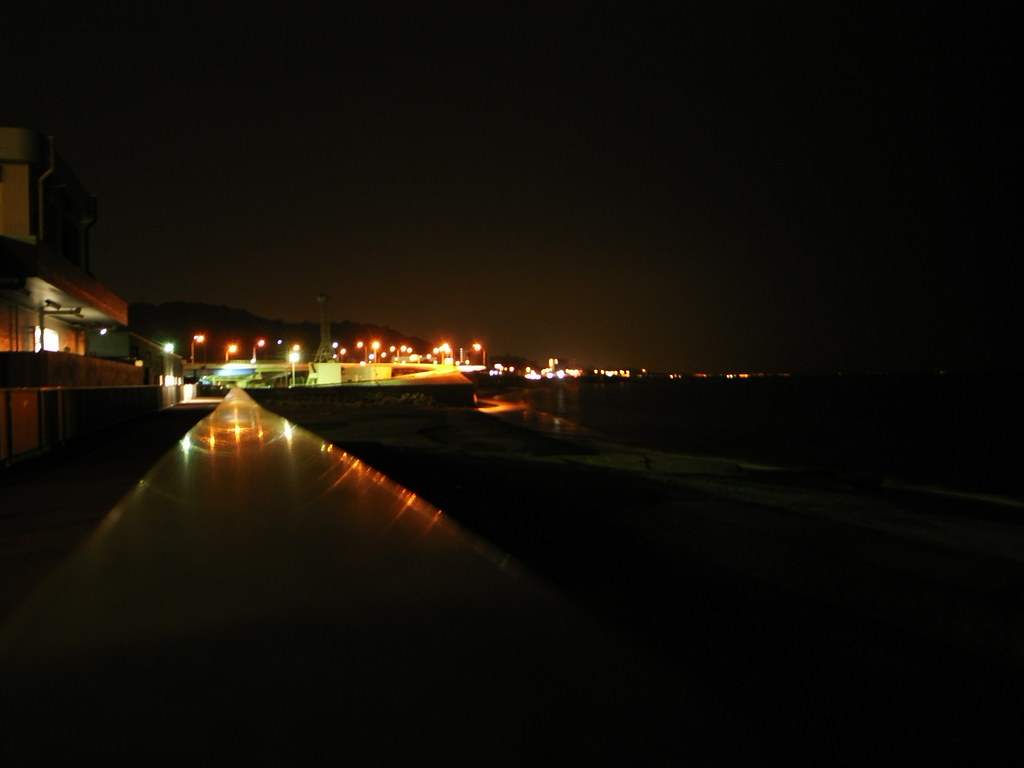 深夜の西湘バイパス 真っ暗で人も少ない 寂しい夜 Kazuhiko Maeda Flickr