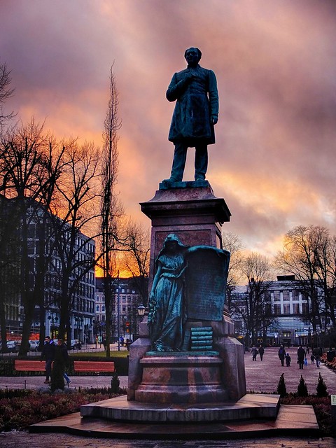 J.L.Runeberg statue at sunset