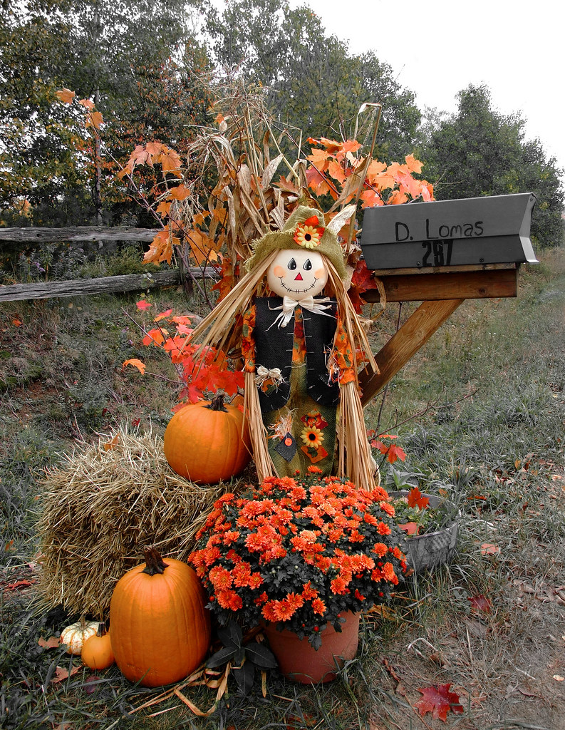 Scarecrow mailbox