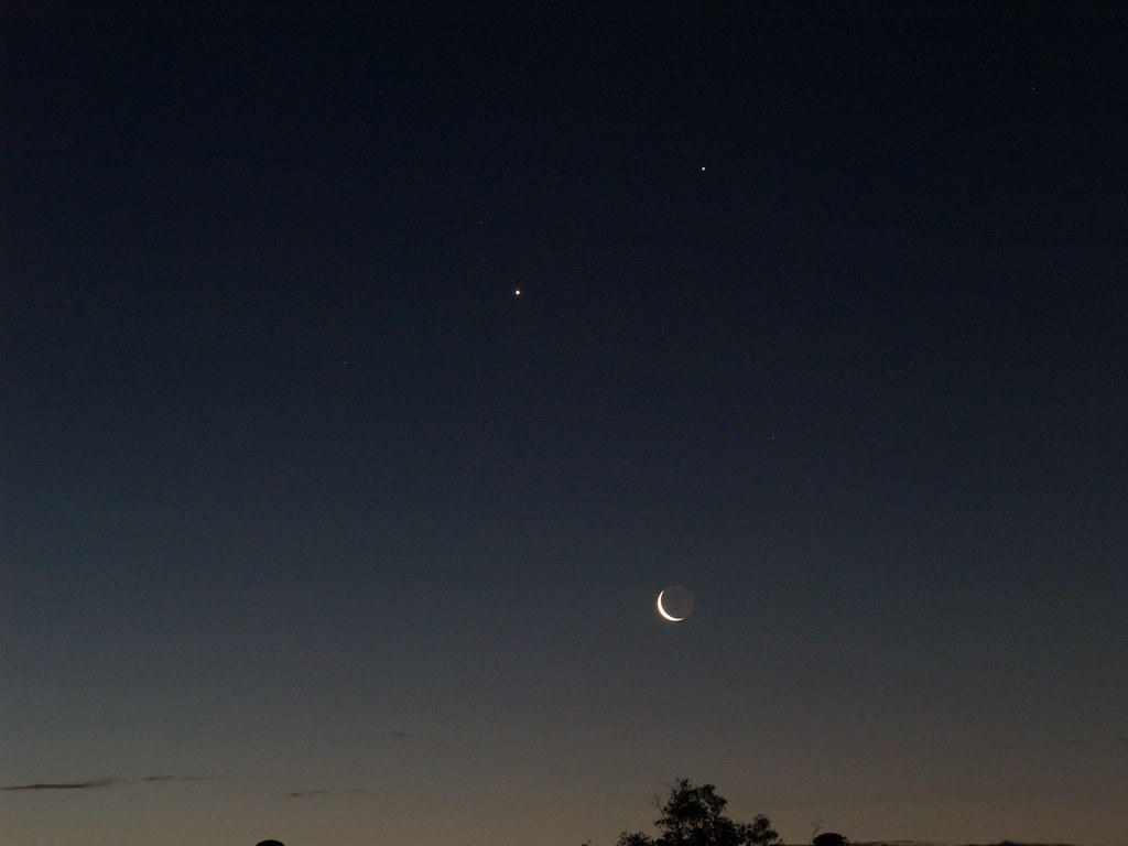 Moon, Venus and Jupiter in the morning sky 02.04.2008