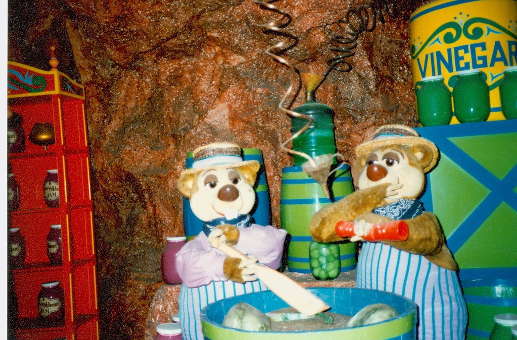 Knott's Bear-y Tales | Knott's Berry Farm, Bear-y Tales ride… | Jim ...