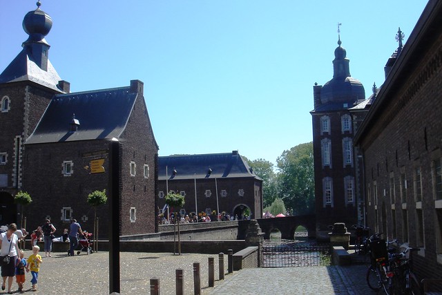 Hoensbroeck Castle