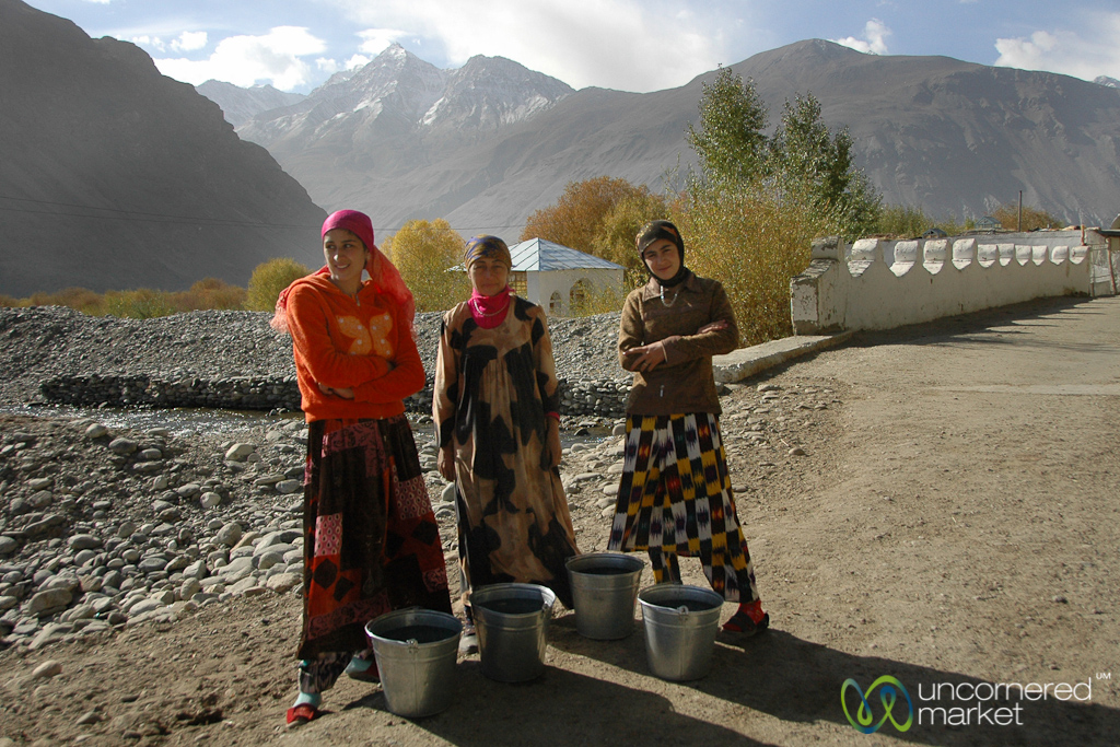 Сколько девушке кишлака. Кишлак Лангар Таджикистан Памир. Памир горы Ишкашим. Кишлаки на памире в Таджикистане. Горный Бадахшан Ишкашим.