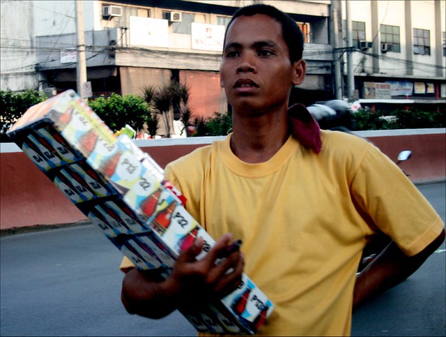 cigarette vendor who sells stuff in the middle of traffic