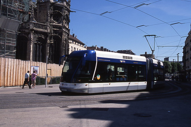 JHM-2005-0308 - Caen, tramway sur pneus Bombardier