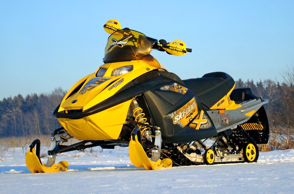 Snowmobile ru снегоходный. Ski-Doo MXZ 550. BRP Ski-Doo MXZ 550. БРП MXZ 550. BRP Ski Doo MXZ 550f.