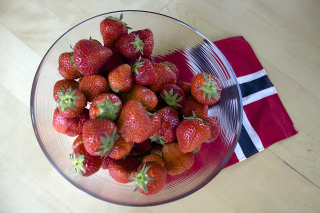 Jordbær og norsk flagg (2)