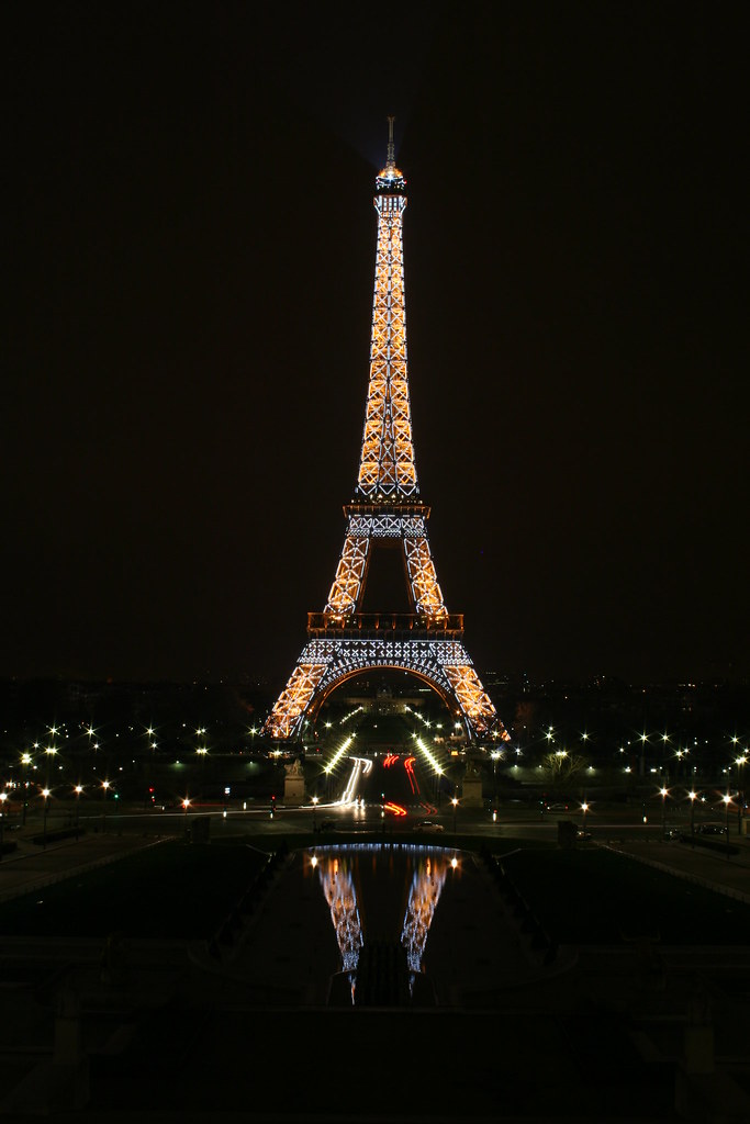Eiffel Tower at night | Eiffel Tower at night, long exposure… | Flickr