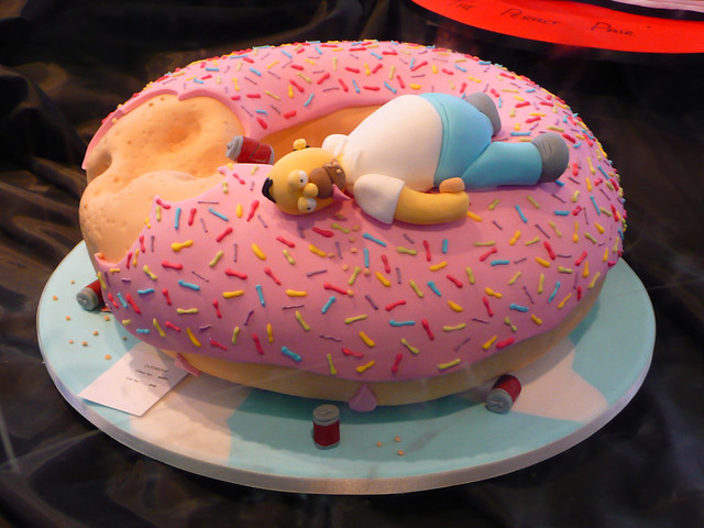 Homer and donut cake