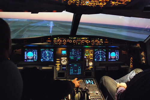 One engine approach with Airbus A330 simulator by Lo M