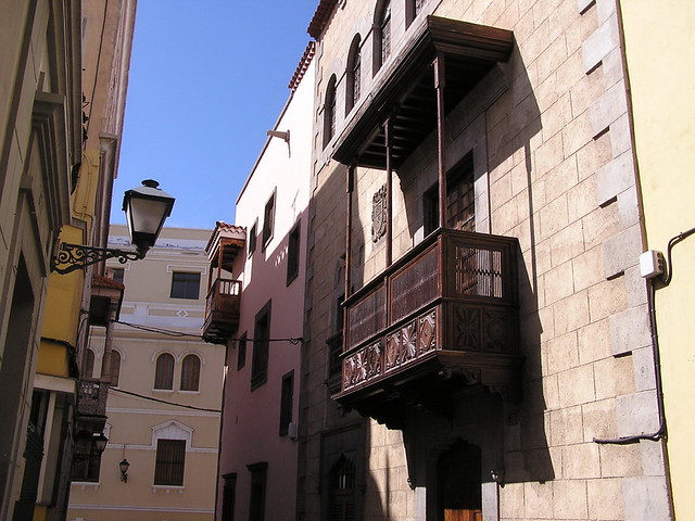 edificio calle San Marcos nº 26 y 28 balcón canario estilo mudéjar barrio de Vegueta Las Palmas de Gran Canaria 10