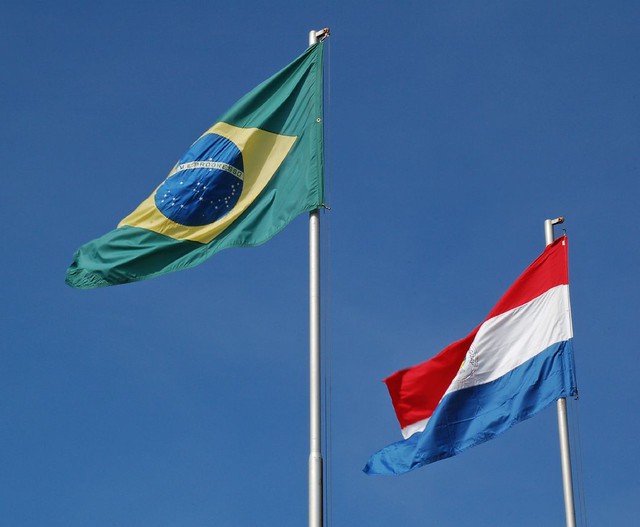 Brazilian & Paraguayan flags, Itaupu Dam
