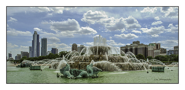 Buckingham Fountain in Grant Park - Chicago - 2012