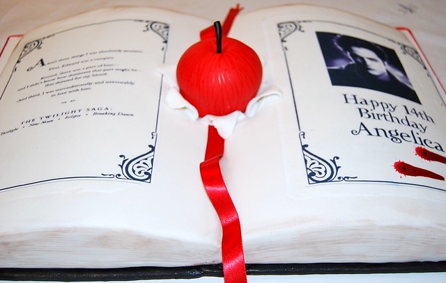 twilight book cake