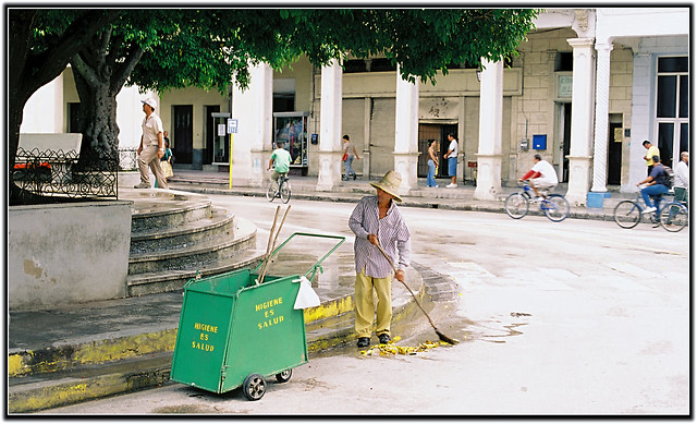 Another Holguín street sweeper