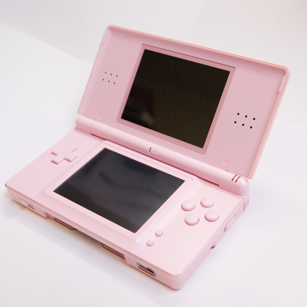 Nintendo Ds Lite In Pink My Daughter S Ds Lite The Sharp Flickr