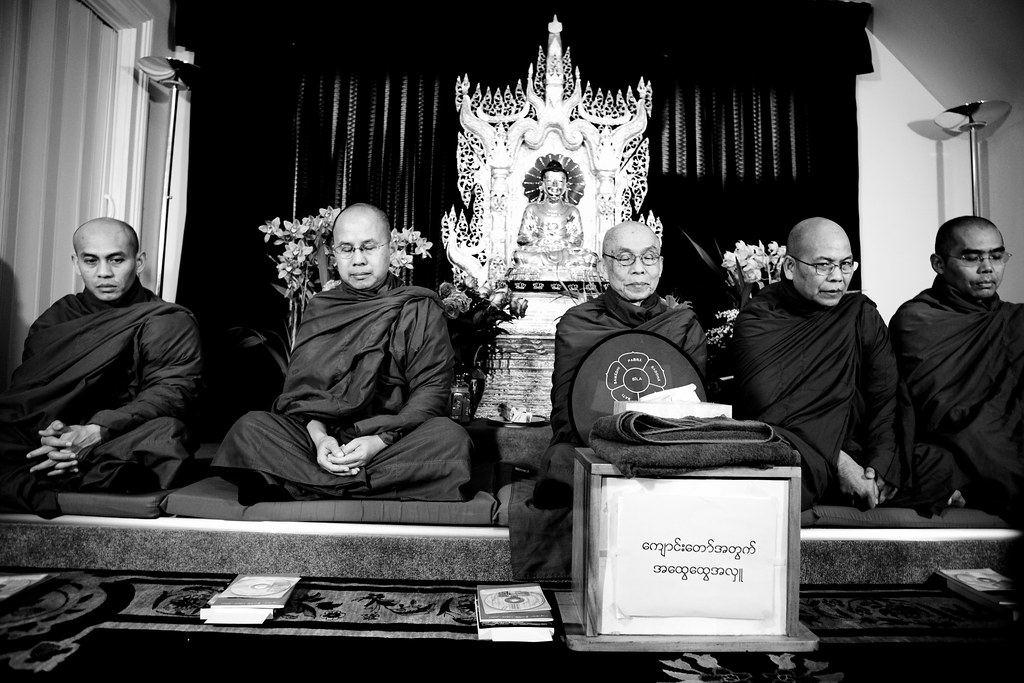 Burmese Monks رهبان بوذيون من بورما