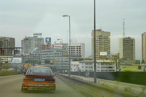 Drive-by-shoot: Plateau aus'm Auto, Mai '07, Abidjan, Ivory Coast