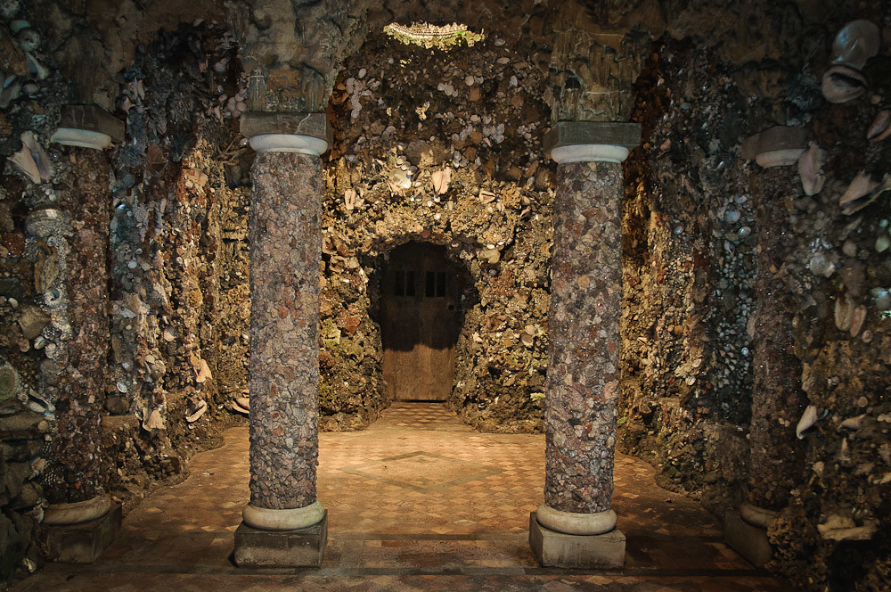 Goldney Grotto - door, en.wikipedia.org/wiki/Goldney_Hall#G…