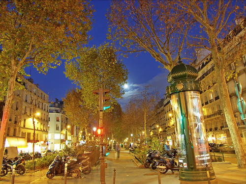 Boulevard de Rochechouart  with a full Moon by neilalderney123