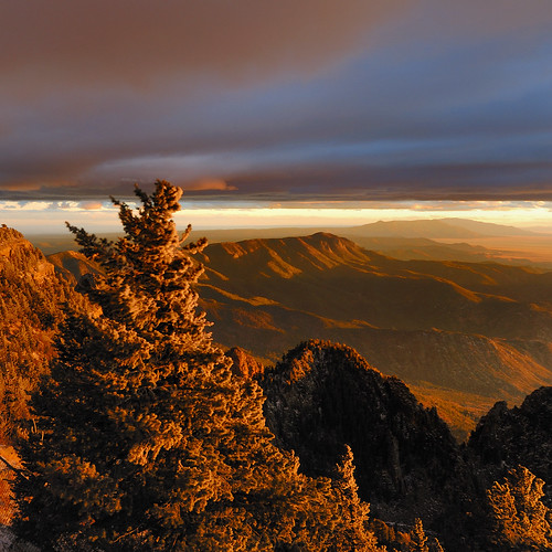 sunset newmexico clouds albuquerque gettyimages sandiapeak sandiamountains nikond200 nikon18200mmf3556gvr