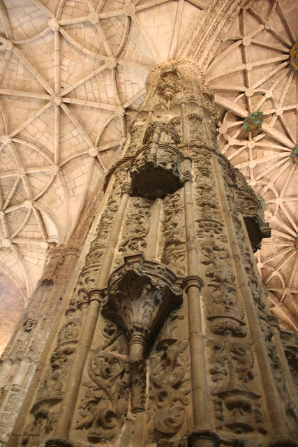 Detalhes de coluna e da Abóbada do Mosteiro dos Jerónimos, em Lisboa, Portugal  658
