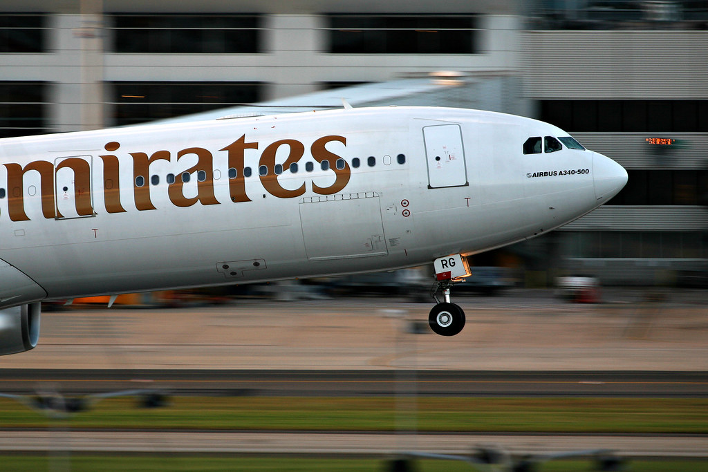 Image: Emirates A340-541 Lands