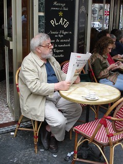 Paris18eJuillet086 | Ok, make a photo, and continued to read… | Julie ...