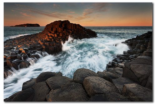 sunset seascape fingalheads ocean rocks basaltrocks nsw australia aus tweedshire canon eos450d 450d manfrotto hitechgradfilters 09ndreversegrad sorenmartensen lastlight wave bestofaustralia aussie
