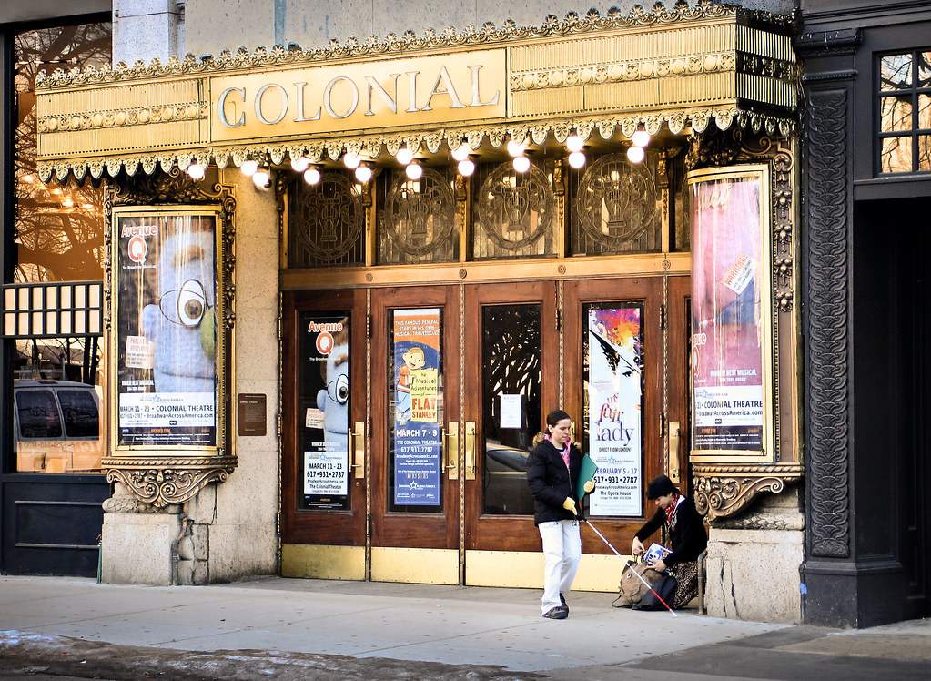 Theater boston. Бостон, колониальный театр. Театр Эмерсон. Бостонский театр в какой стране. 1900 Theater.