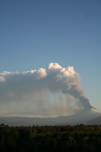 Volcán Llaima en erupción by Álvaro Rivas