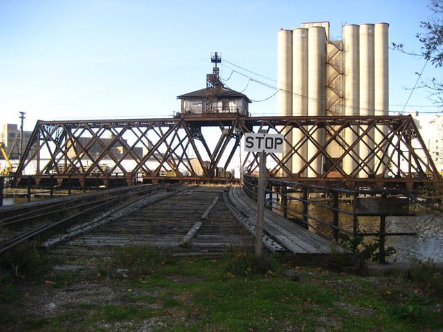 Milwaukee River Train Bridge