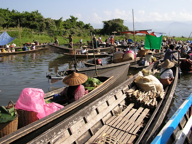 vendedores en barca Mercado flotante Lago Inle Myanmar Birmania 159
